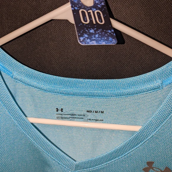 Under Armour Women's Blue V-Neck Top - Picture 2 of 3